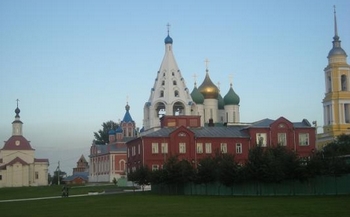 Enkele gebouwen en torens aan de binnenzijde van het kremlin