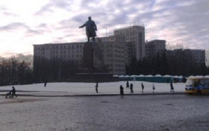 Standbeeld van Lenin en de Karazin universiteit