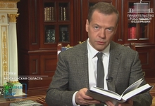 fragment met voorlezende Medvedev