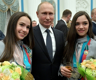 Poetin poseert met Zagitiva en Medvedeva