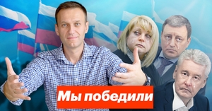 Navalny spreid gelukzalig zijn armen met als onderschrift 'we wonnen', met op de achtergrond 3 huilende kremln-vertegenwoordigers