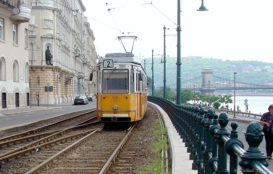 Lijn 2 op weg naar de Széchenyi híd